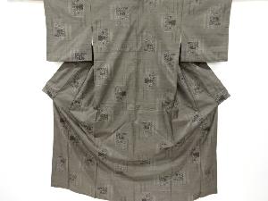 リサイクル　色紙に花模様織り出し本場泥大島紬着物（７マルキ）